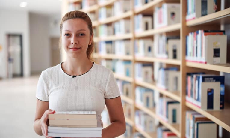Bibliotekar på et bibliotek